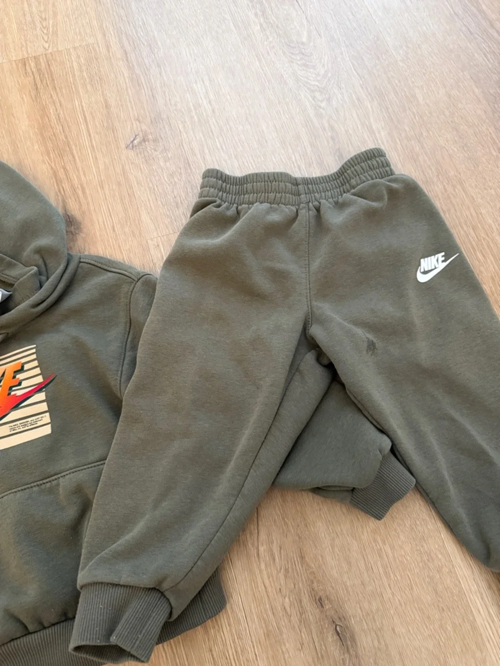 Nike Kids Hoodie & Joggers Set - Picture 3 of 3